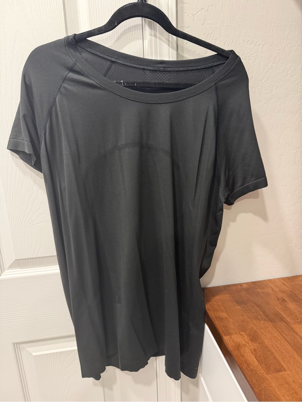 Lululemon Black Short-Sleeve Performance Tee (no tag)